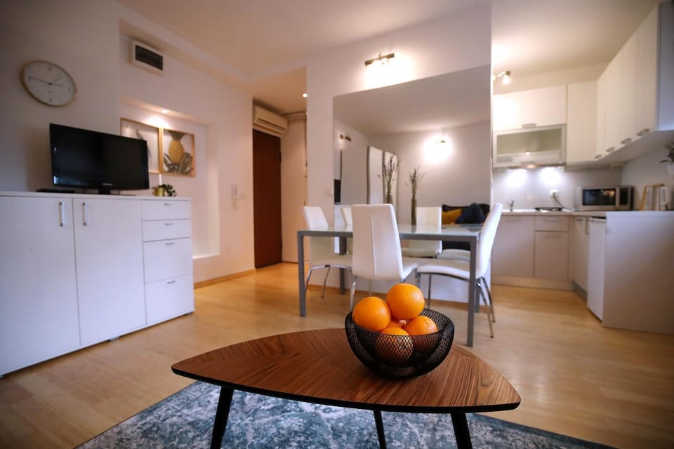 Kitchen or kitchenette, Living room, Seating area
