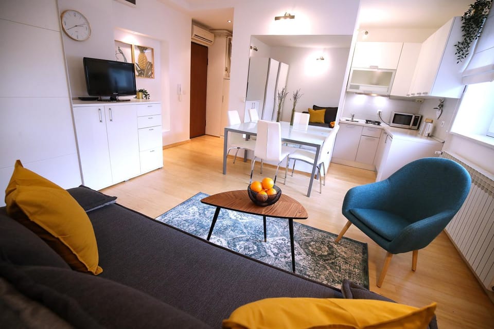 TV and multimedia, Living room, Seating area
