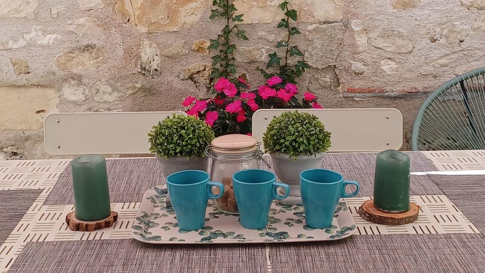 Patio, BBQ facilities, Decorative detail, Dining area, children, furniture