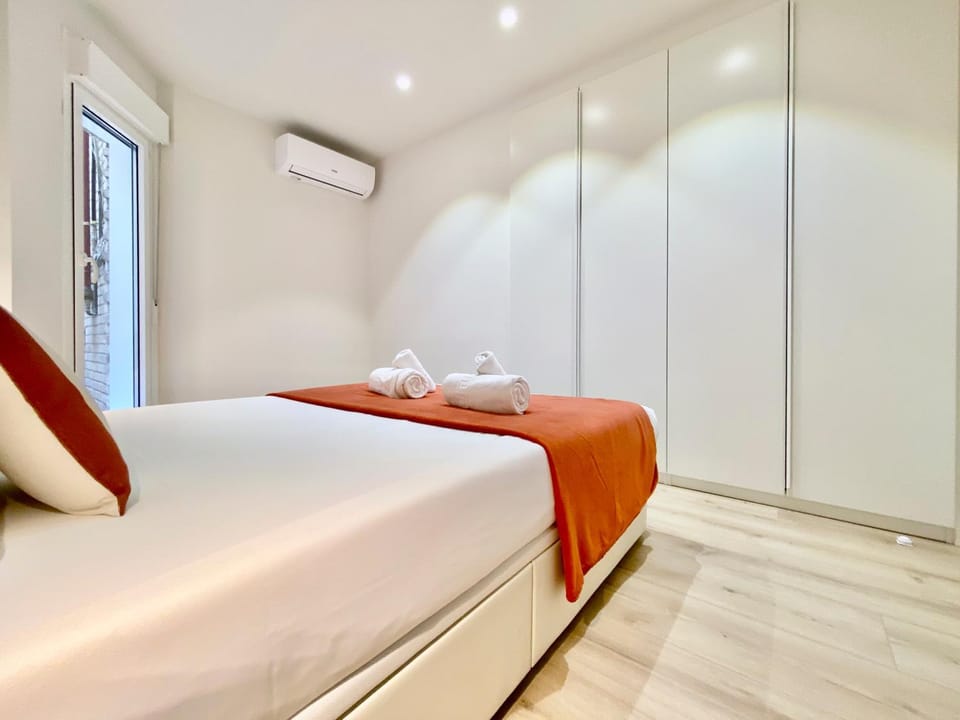 Bed, Photo of the whole room