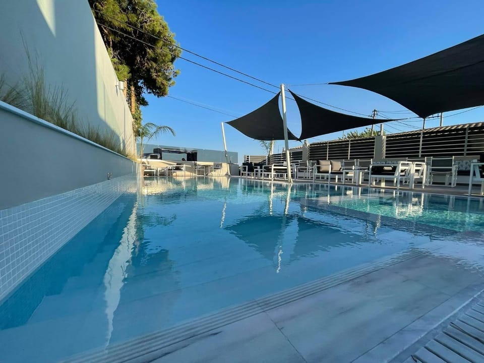 Swimming pool, Swimming pool