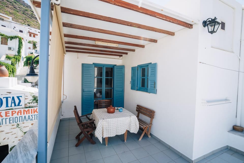 Property building, Patio, Day, Balcony/Terrace, Balcony/Terrace, Dining area, Mountain view