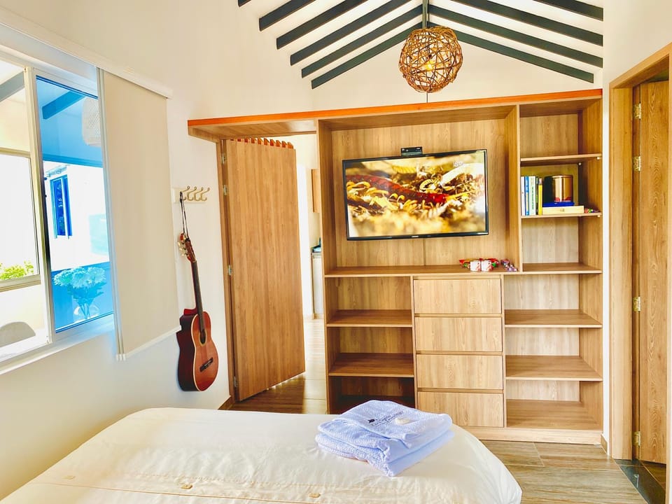 Photo of the whole room, Bedroom, towels, wardrobe