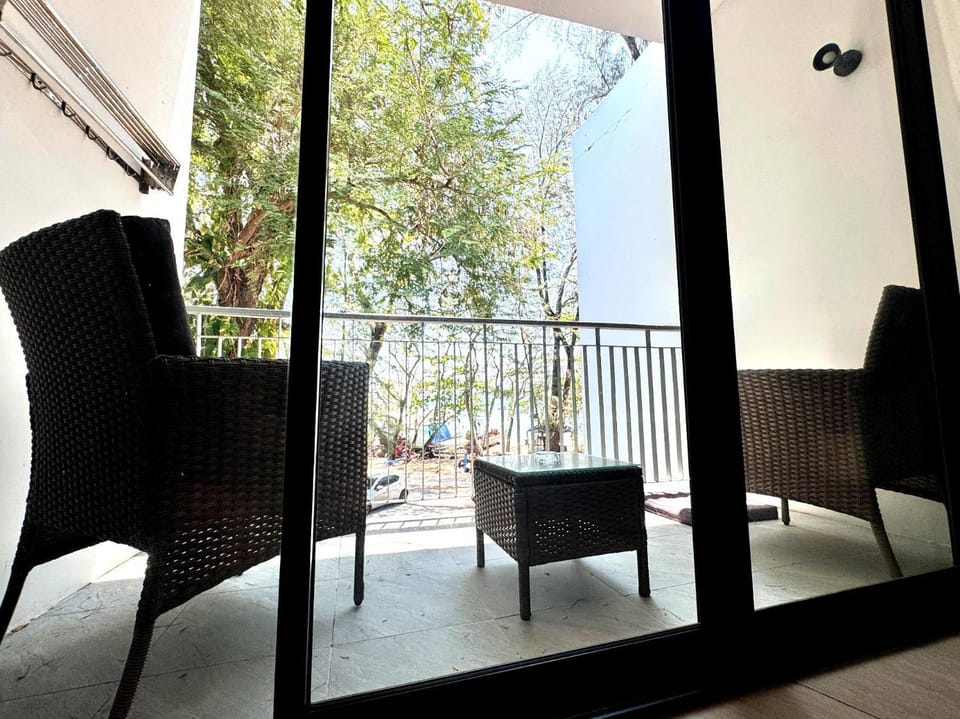 Natural landscape, View (from property/room), Balcony/Terrace, Seating area