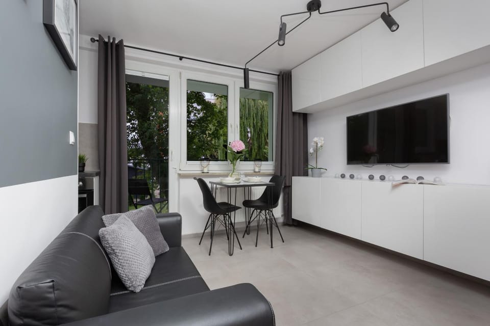 Communal lounge/ TV room, TV and multimedia, Living room, Seating area, Dining area