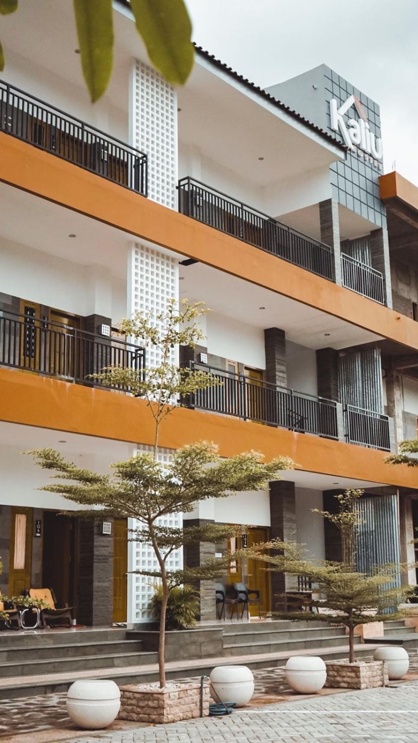 Property building, Patio, Balcony/Terrace