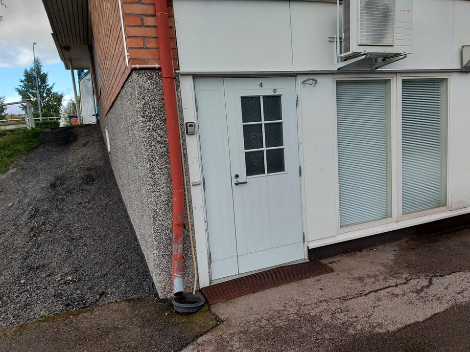 Property building, Facade/entrance, Day