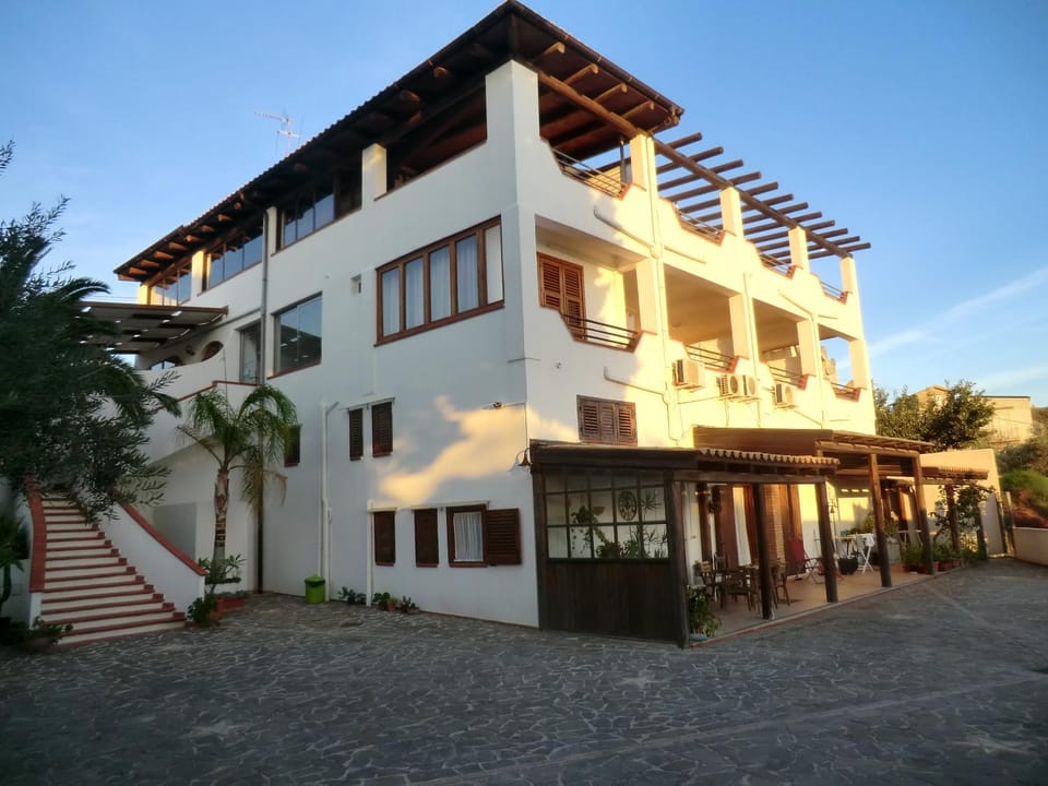 Property building, Facade/entrance