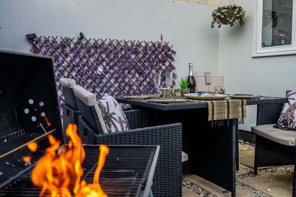 Patio, Garden, Seating area
