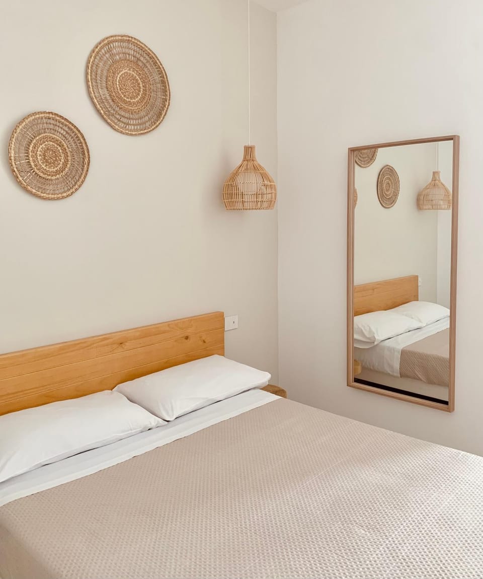 Bed, TV and multimedia, Photo of the whole room, Bedroom, wardrobe