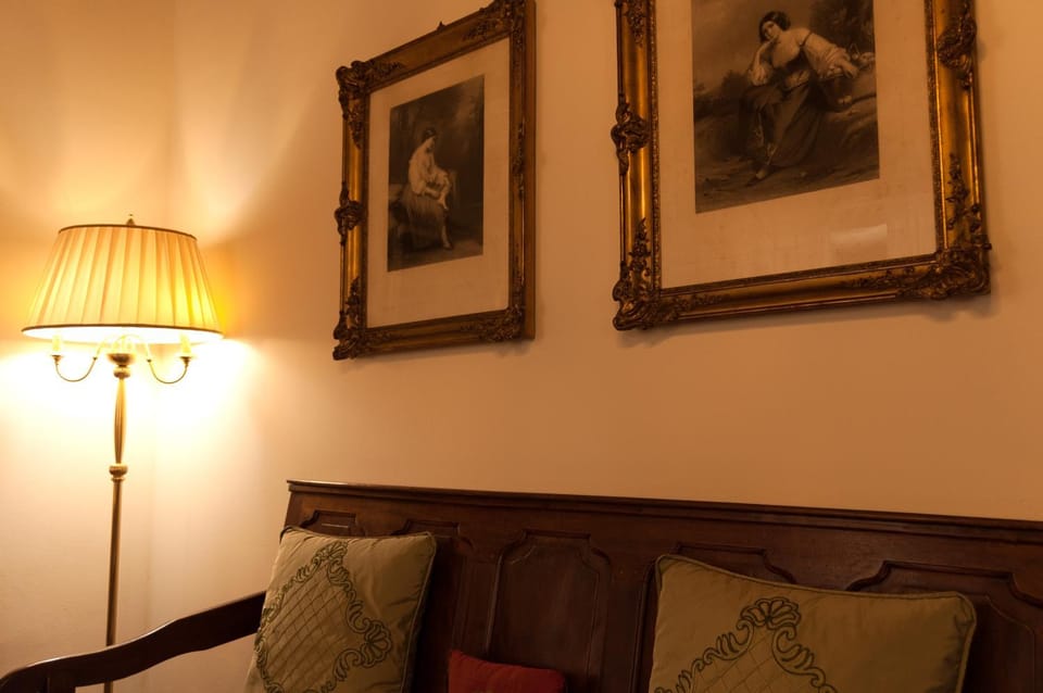 Living room, Internal: Not applicable to any particular room