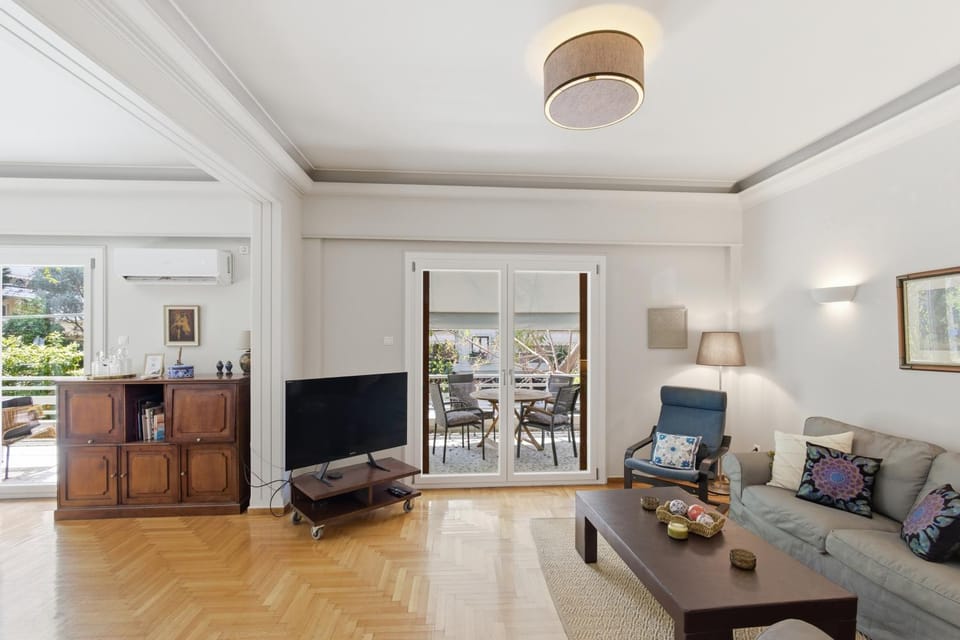 Communal lounge/ TV room, TV and multimedia, Balcony/Terrace, Living room, Seating area, Evening entertainment