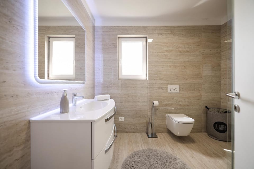Bathroom, towels