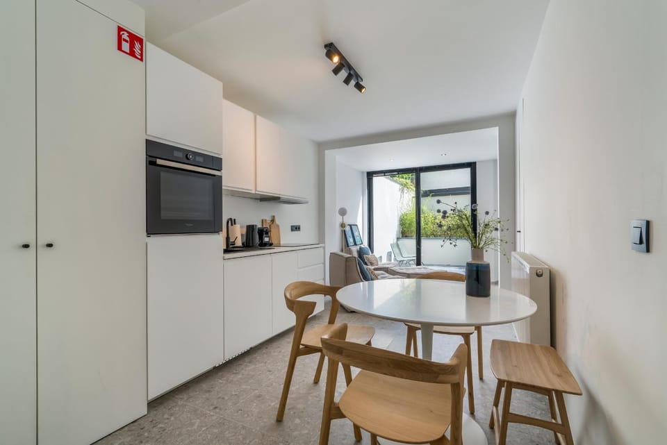 Dining area, kitchen