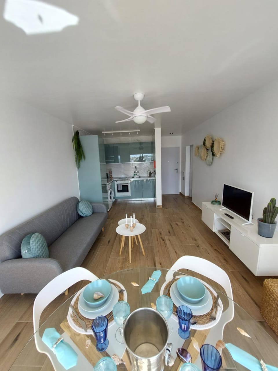 Living room, Dining area
