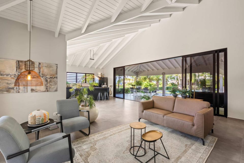 Stylish 3 Bedroom Villa With Ocean Views And Daily Maid Service Villa in Jan Thiel
