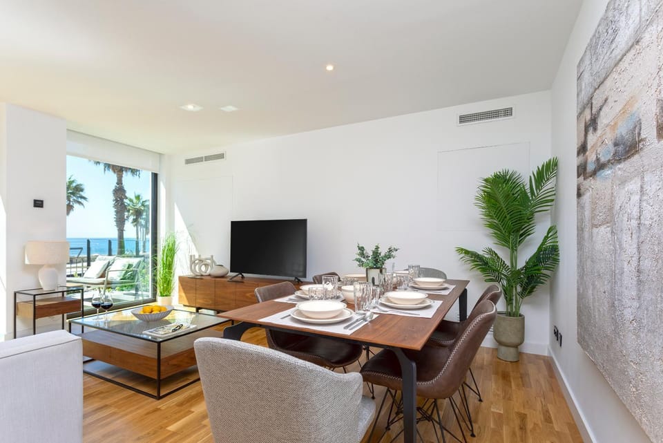 Living room, Dining area, Sea view