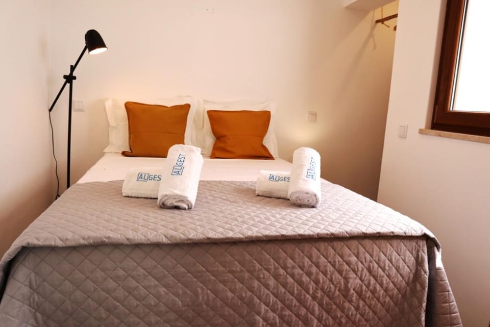 Spring, Bed, Day, People, Summer, Photo of the whole room, Decorative detail, Bedroom, On site, Guests, Landmark view, Area and facilities, children, older children, group of guests, Family, hair dresser, locker, towels