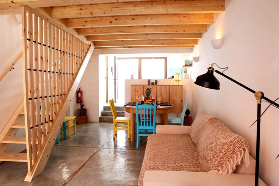 Spring, People, Winter, Summer, Balcony/Terrace, Living room, Photo of the whole room, Decorative detail, Seating area, Dining area, Guests, Landmark view, Pool view, Area and facilities, Swimming pool, children, older children, group of guests, Family, furniture, hair dresser, locker, stove, towels, kitchen