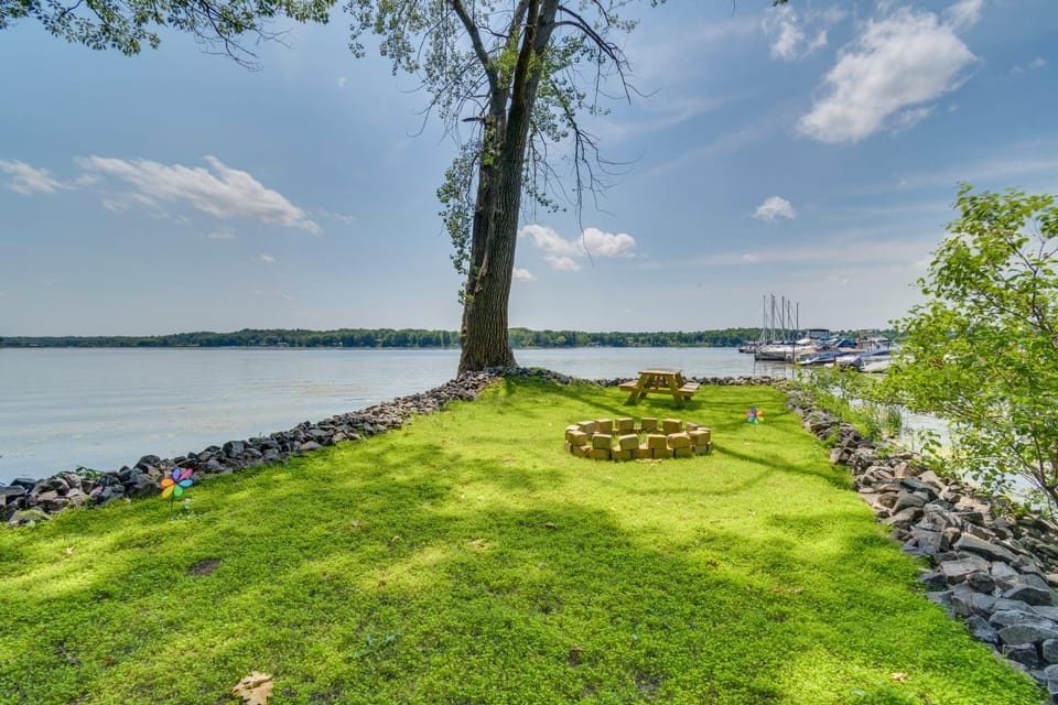 Waterfront Getaway on Sodus Bay: Prime Location! House in New York