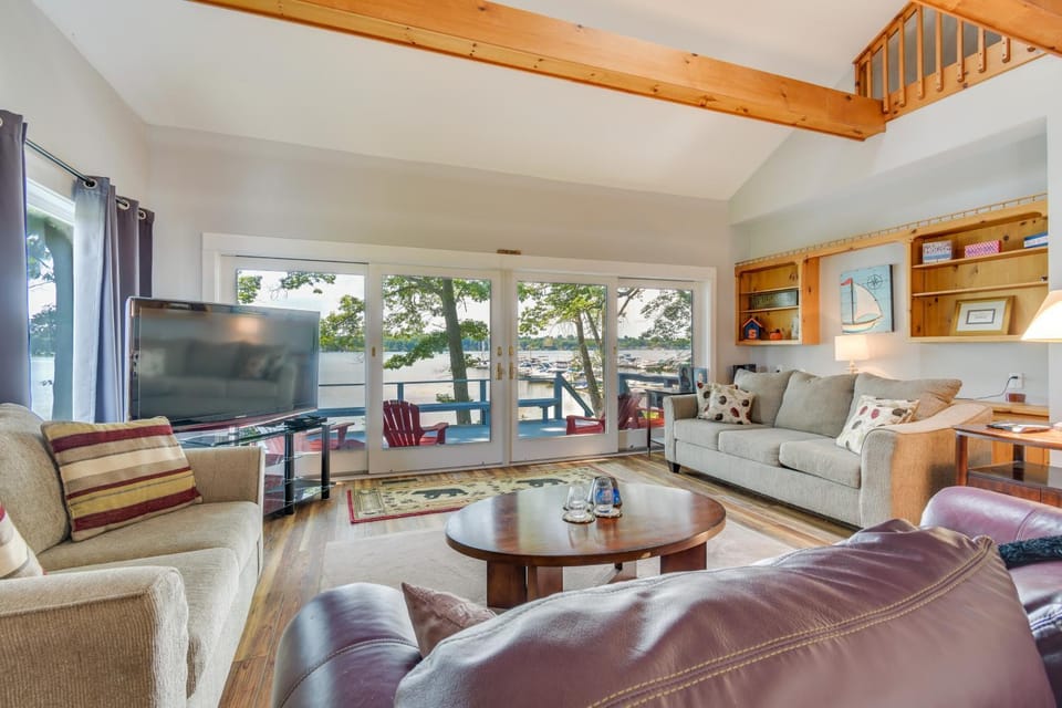 Waterfront Getaway on Sodus Bay: Prime Location! House in New York