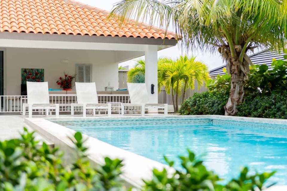 Villa Mistral - Luxurious 5 Bedrooms, Clean, New And Child-friendly That Is 5min Drive From The Beac Villa in Jan Thiel