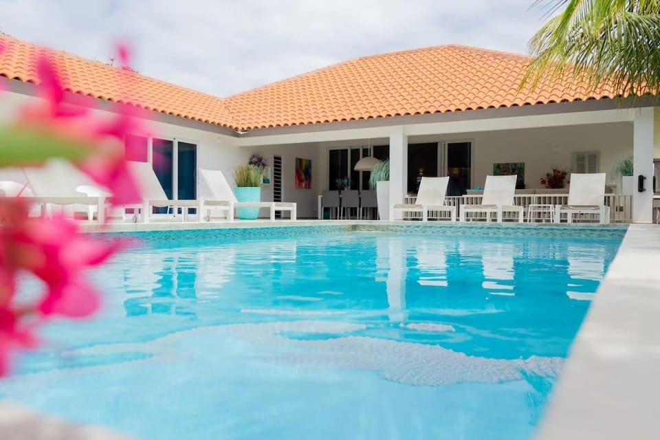Villa Mistral - Luxurious 5 Bedrooms, Clean, New And Child-friendly That Is 5min Drive From The Beac Villa in Jan Thiel