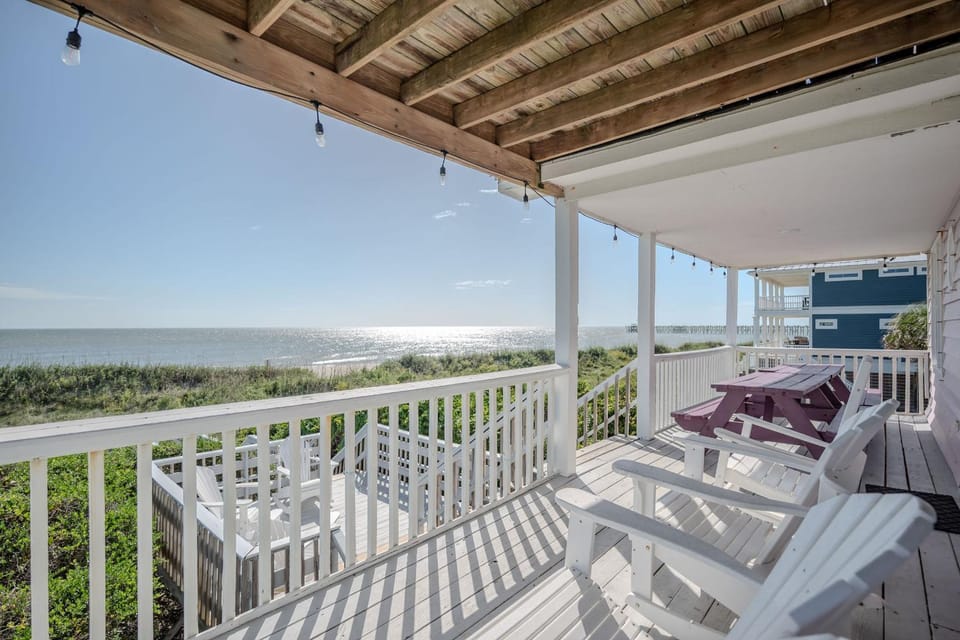 1 4 Us by Oak Island Accommodations House in Oak Island