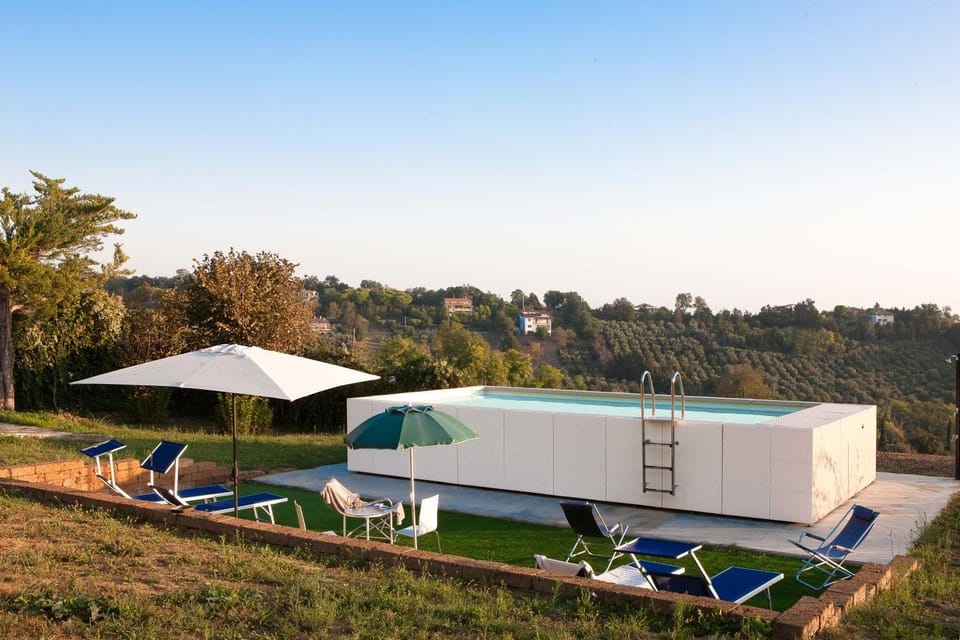 Swimming pool, sunbed