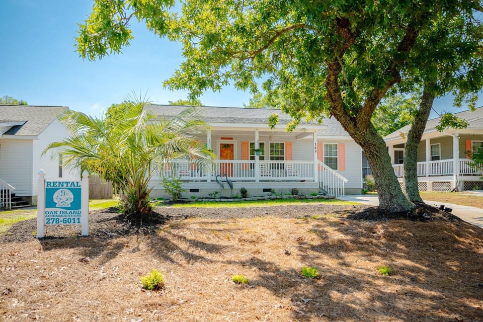 9th Street Sandy Feet by Oak Island Accommodations House in Saint James