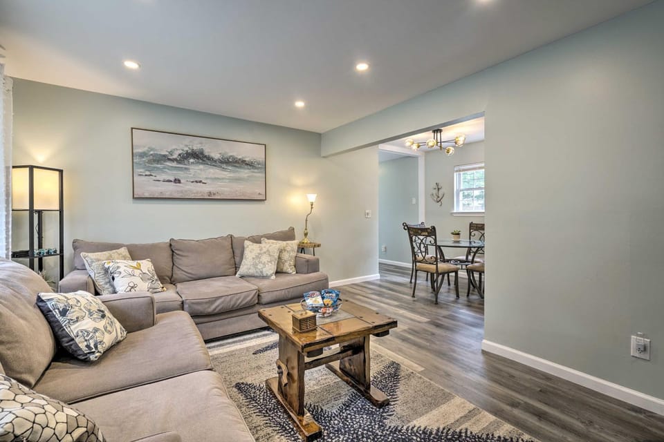 Bayville Getaway w/ Fire Pit - 2 Mi to Beach! House in Jersey Shore