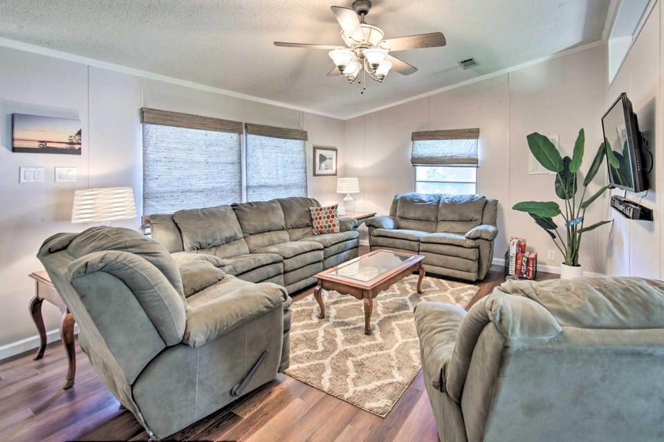 Lakefront Mabank Gem w/ Sunset Views: Pets Welcome House in Cedar Creek Reservoir