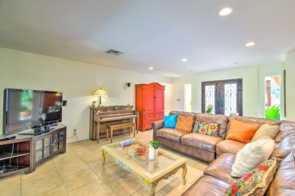 Snowbirds! Group Getaway with Hot Tub in Scottsdale House in McCormick Ranch