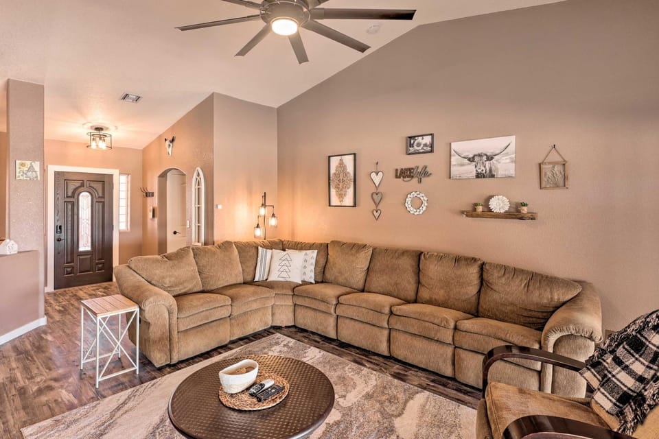 Bullhead City Oasis w/ Fire Pit + Mtn View! House in Bullhead City