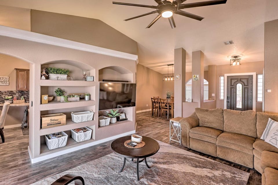 Bullhead City Oasis w/ Fire Pit + Mtn View! House in Bullhead City
