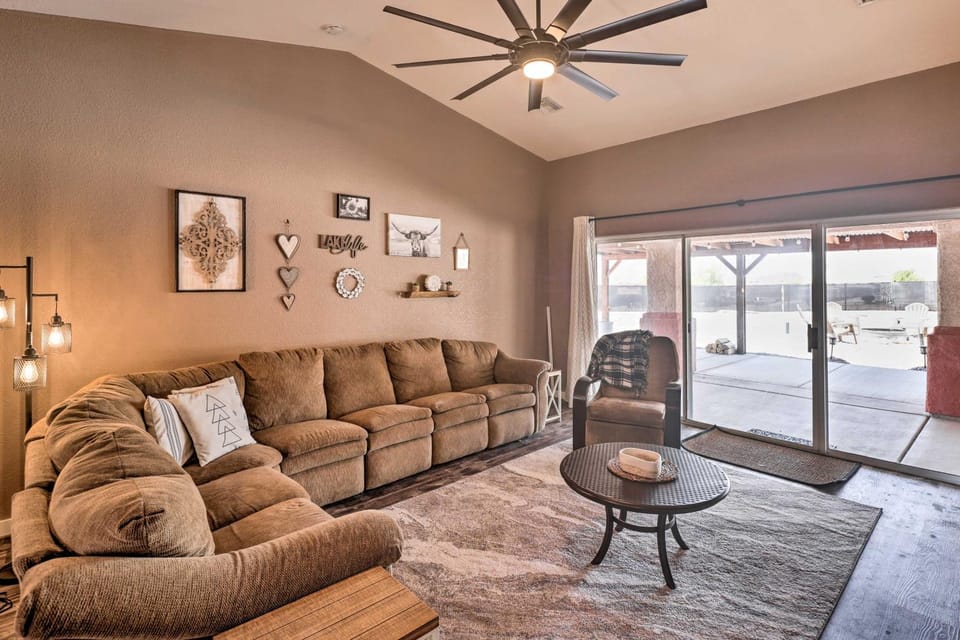Bullhead City Oasis w/ Fire Pit + Mtn View! House in Bullhead City