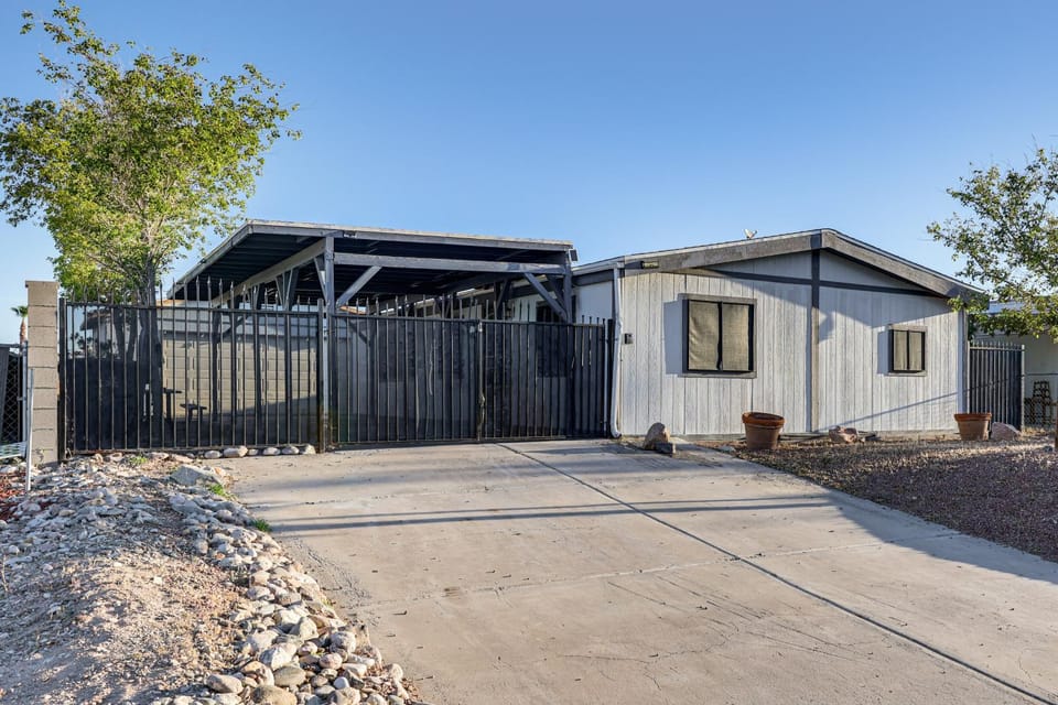 Updated Escape w/ Game Room 1 Block to River! House in Bullhead City