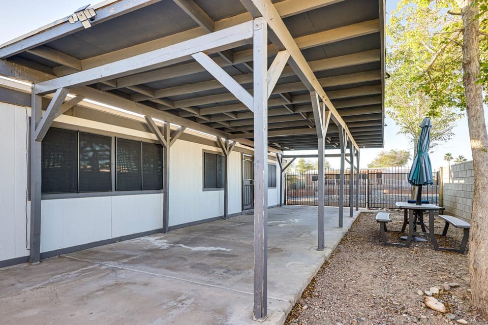 Updated Escape w/ Game Room 1 Block to River! House in Bullhead City