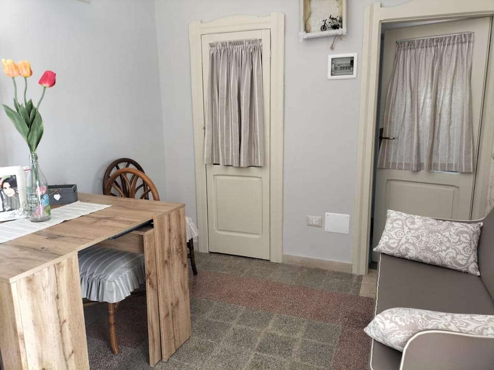 Communal lounge/ TV room, Living room, Seating area, Dining area