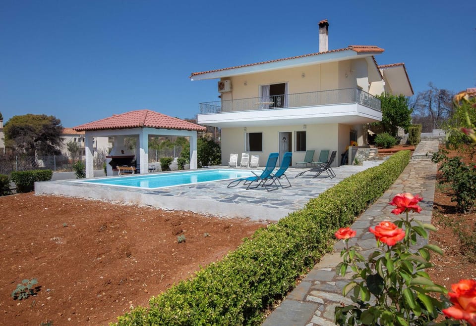 Property building, Garden, Swimming pool, Swimming pool