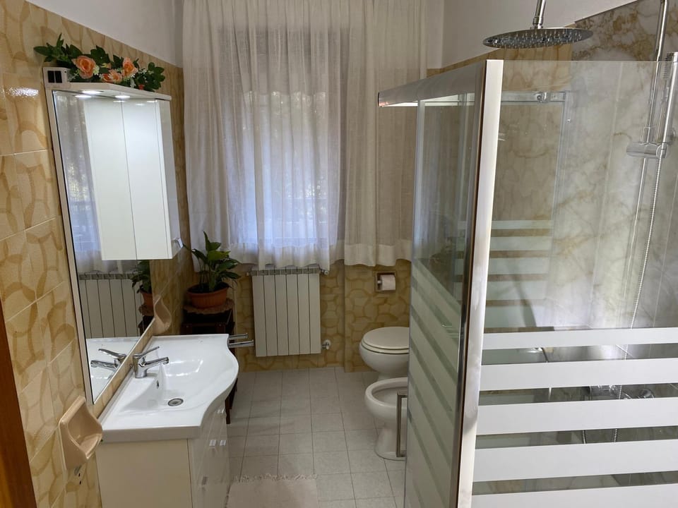 Bathroom, Living room