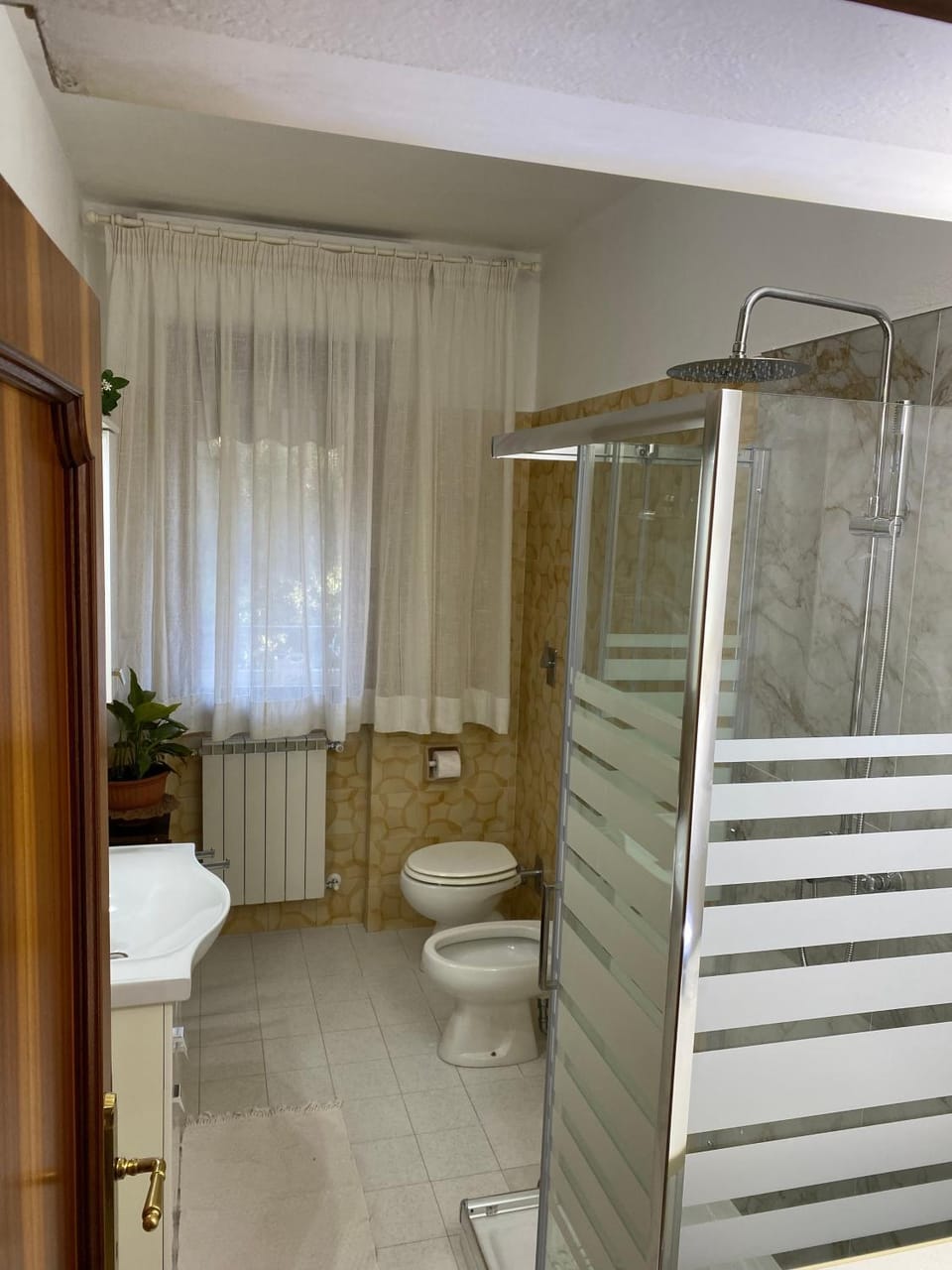 Bathroom, Living room