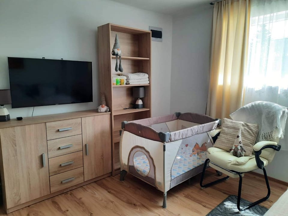 Bed, TV and multimedia, Bedroom, children