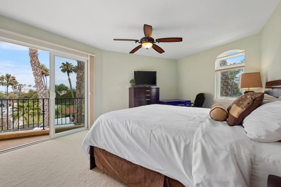 Buccaneer Beach Lookout - 30-Night Minimum House in Oceanside