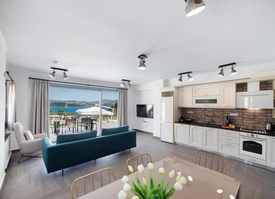 Seating area, Dining area