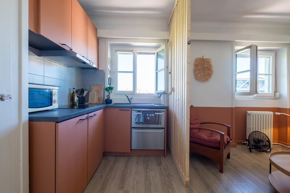 Kitchen or kitchenette