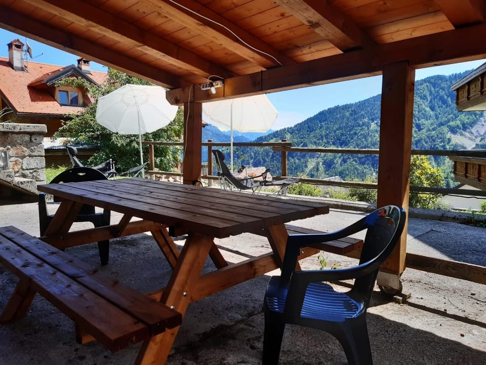 Patio, Natural landscape, Balcony/Terrace, Dining area, Mountain view