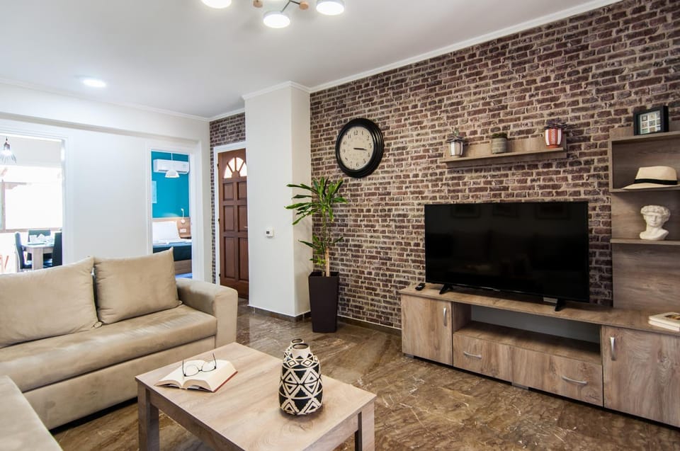 Communal lounge/ TV room, TV and multimedia, Living room, Seating area