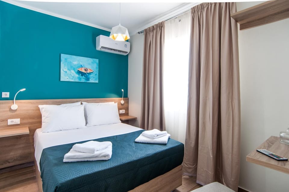 Bed, Photo of the whole room, Bedroom, towels, air conditioner