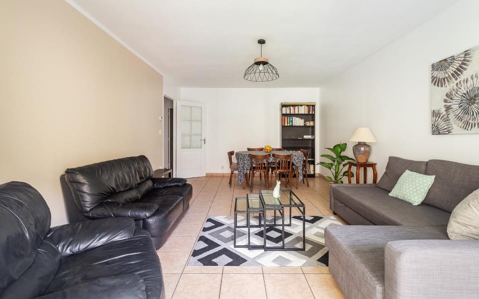 Living room, Lounge or bar, Seating area, Dining area